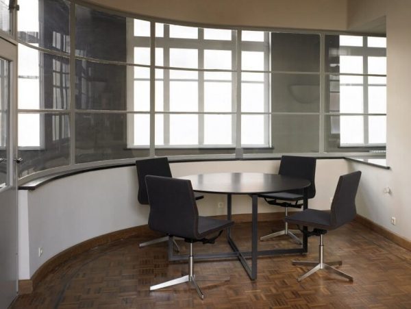 VVD-Chair1