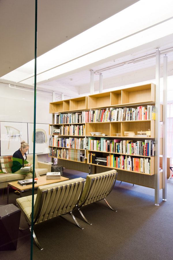 knoll-new-york-executive-office-meeting-area_m