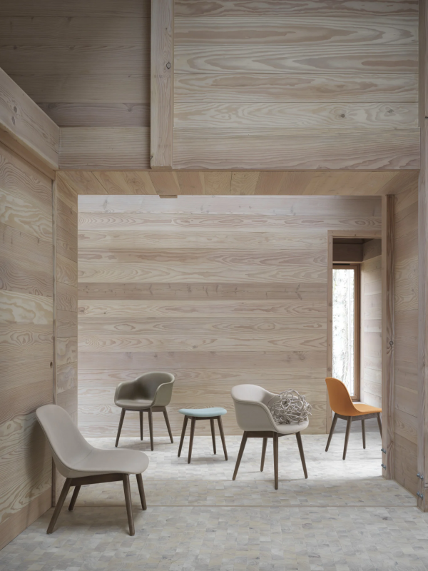 13199-fiber-wood-hero-211-refine-leather-stone-forest-nap-912-hero-211-hero-451-stained-dark-brown muuto