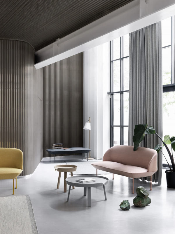 4176-oslo-3-seater-oslo-bench-around-pull-ply-lifestyle-image-muuto