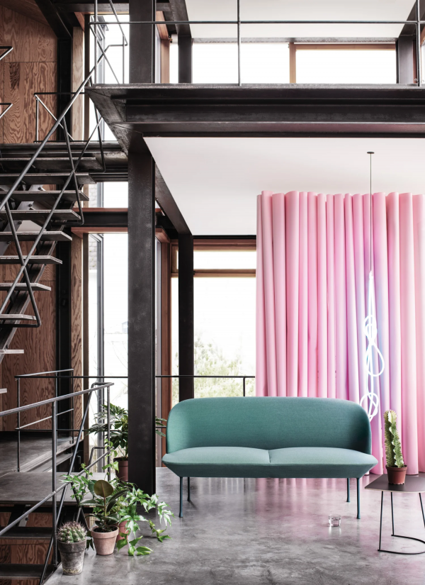 4177-oslo-sofa-2-seater-lifestyle-image-muuto