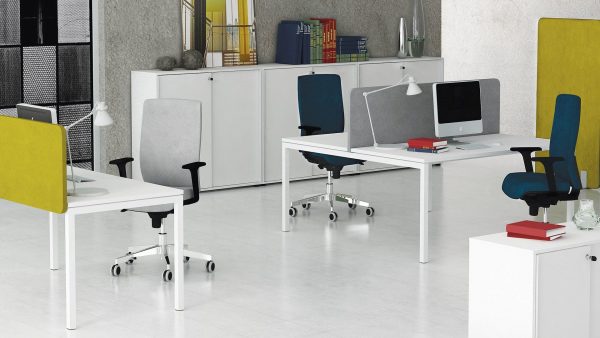 desks-NOVA-U-task-chairs-AURA-acoustic-desk-screens-TOP-530-Narbutas_Aqina