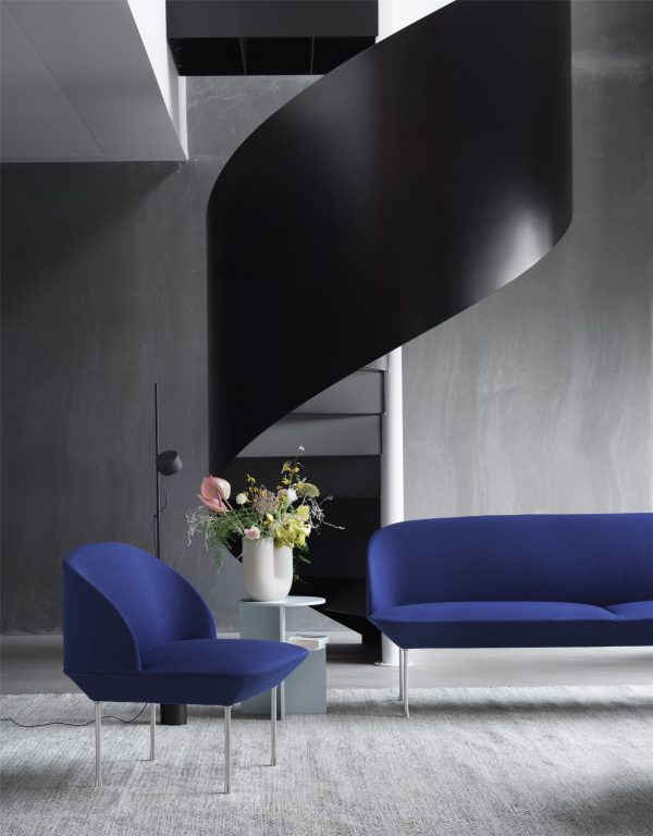 oslo-lounge-chair-3-seater-vidar-772-chrome-halves-table-post-floor-lamp-ply-rug-kink-vase-muuto-org-med